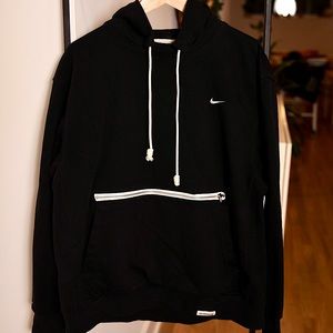 Nike Standard Issue Men's Basketball Pullover Hoodie